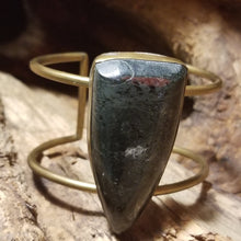 Load image into Gallery viewer, Serpentine Stone &amp; Brass Metal Open Cuff Bracelet
