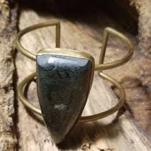 Load image into Gallery viewer, Serpentine Stone &amp; Brass Metal Open Cuff Bracelet
