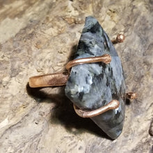 Load image into Gallery viewer, Free Form Granite &amp; Copper Metal Ring Size 8
