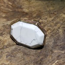 Load image into Gallery viewer, White Howlite Octagon Shaped Stone &amp; Brass Metal Ring Size 8

