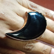 Load image into Gallery viewer, Black Onyx Stone Crescent Shape &amp; Copper Metal Ring Size 8
